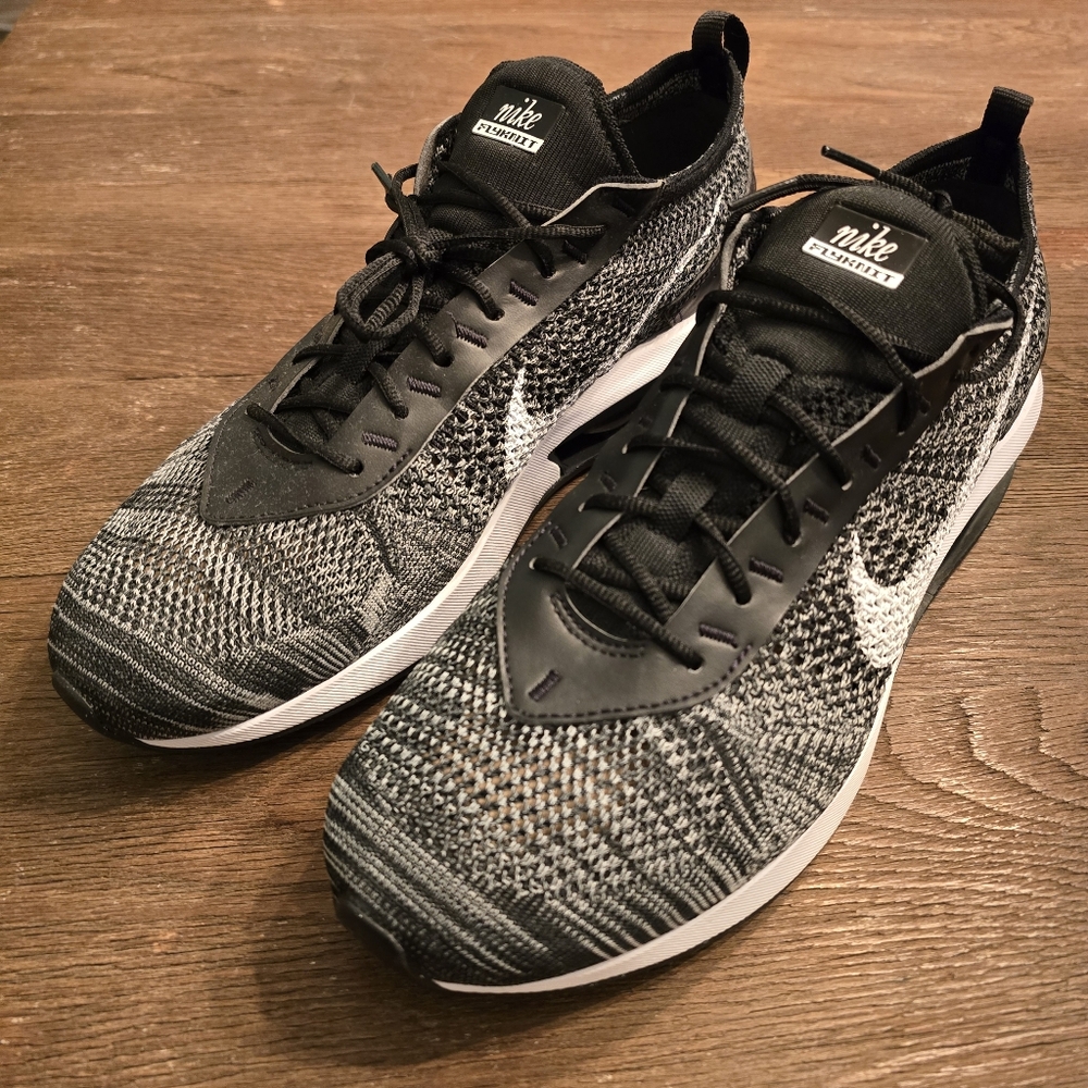 Nike Flyknit Racer Oreo - Picture 2 of 9